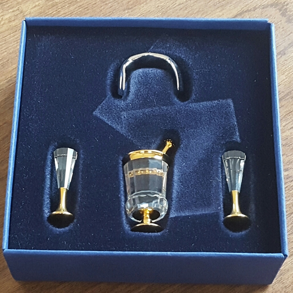 SWAROVSKI CHAMPAGNE BOTTLE ICE BUCKET & FLUTES - Picture 7 of 8